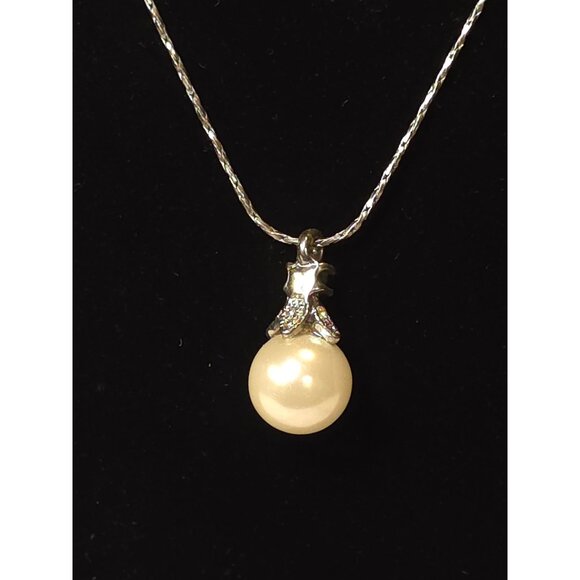 None Jewelry - Silver Tone Chain Necklace With Faux Pearl Pendant & Rhinestone Accents